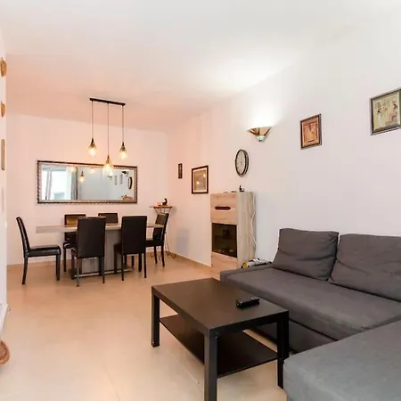 Sa Boadella Con Piscina Y Garaje Close To The